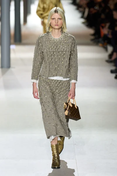 Look 28